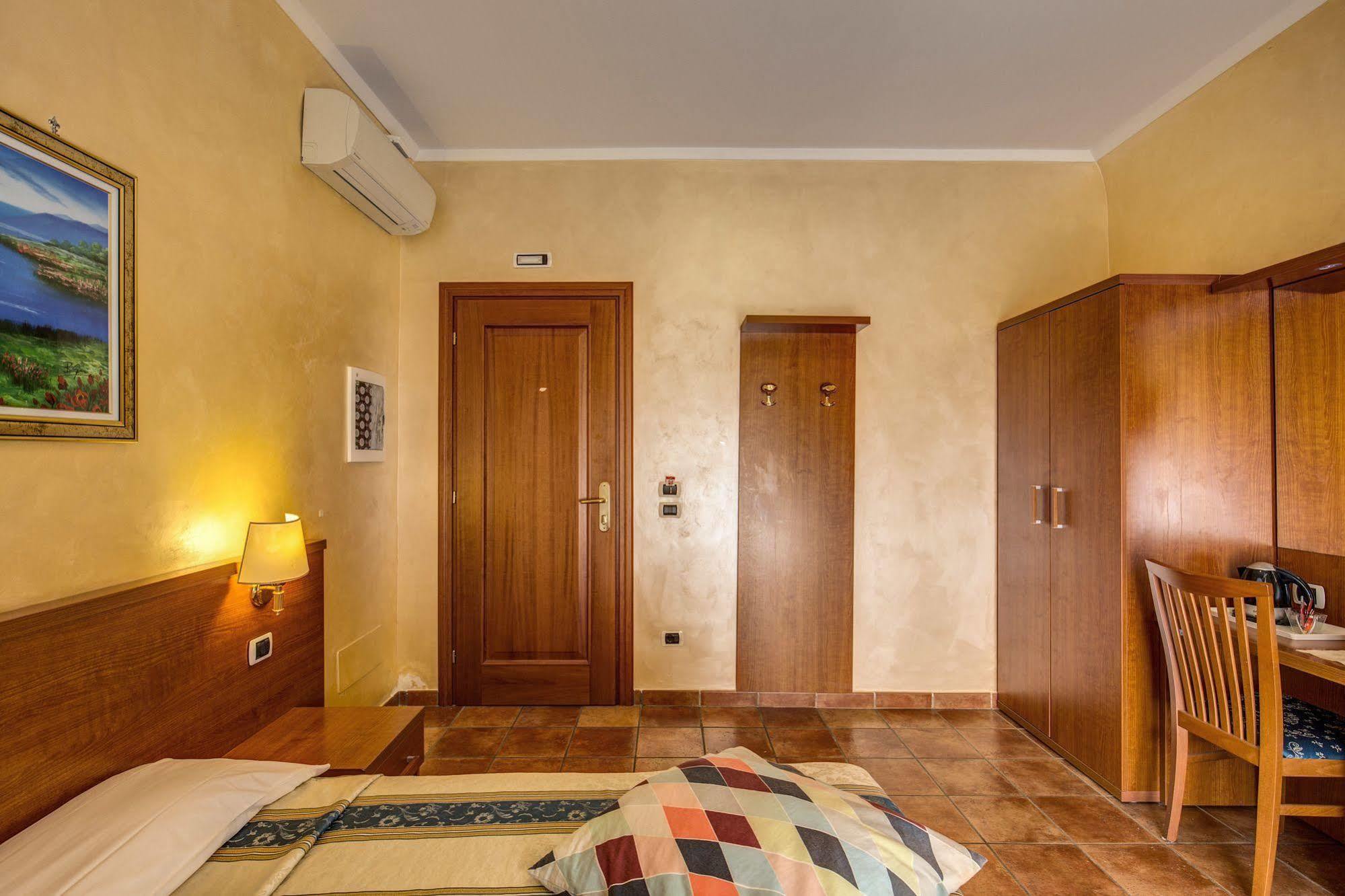 Hotel Maryelen Рим Екстериор снимка
