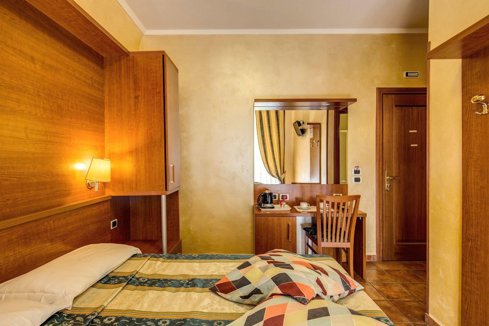 Hotel Maryelen Рим Екстериор снимка