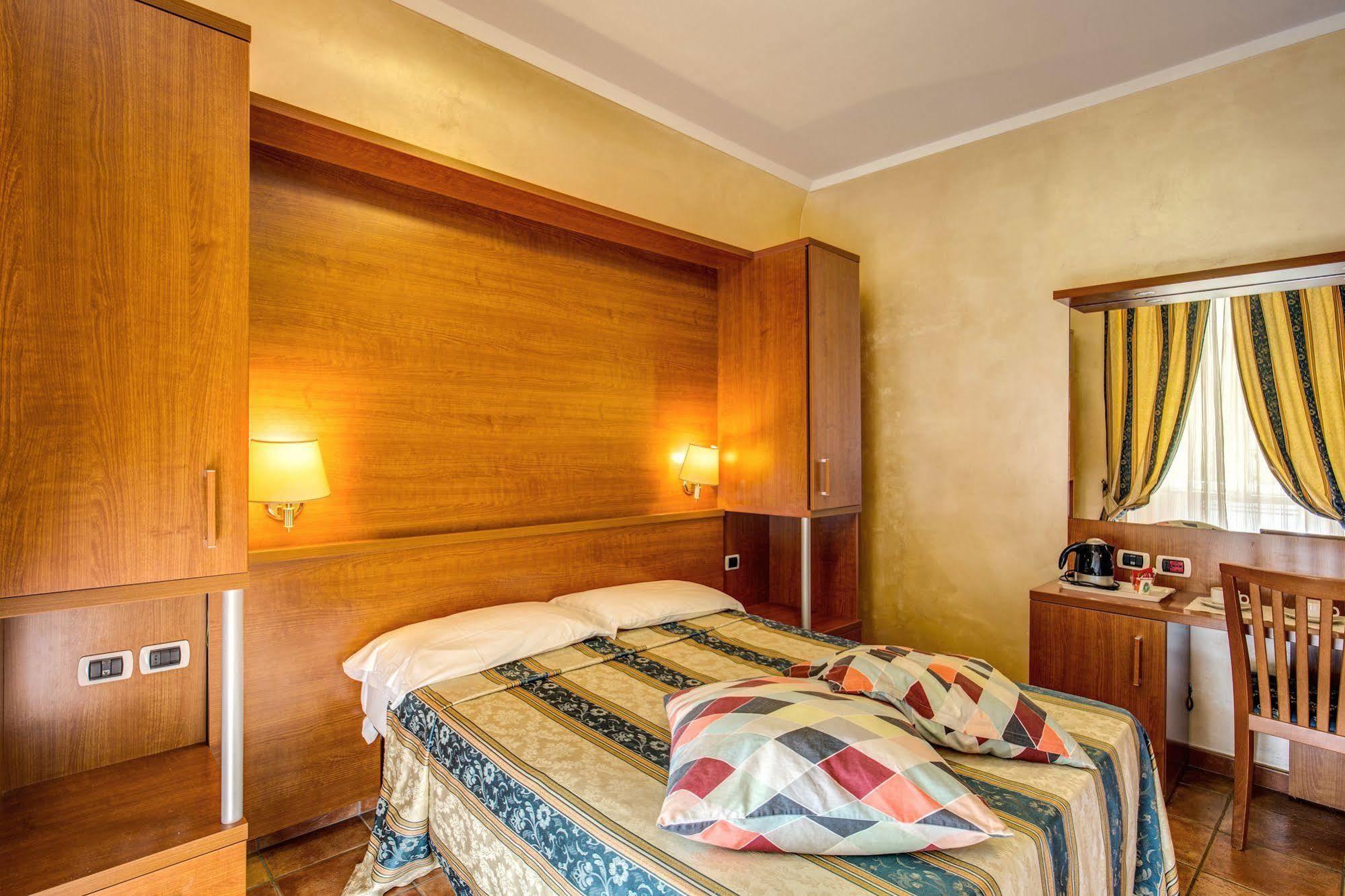 Hotel Maryelen Рим Екстериор снимка