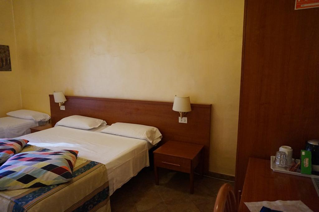 Hotel Maryelen Рим Екстериор снимка